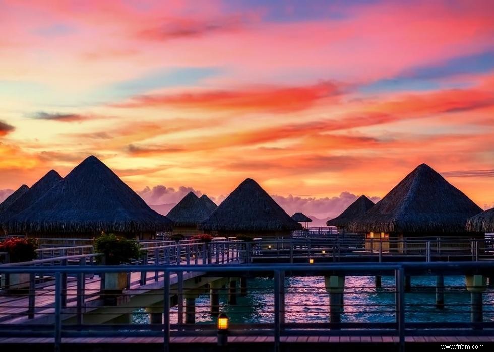 Couchers de soleil magnifiques de 50 destinations du monde entier 