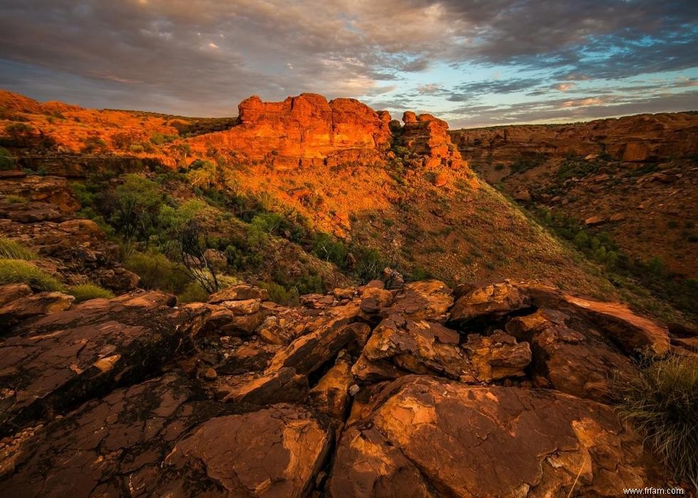 Couchers de soleil magnifiques de 50 destinations du monde entier 