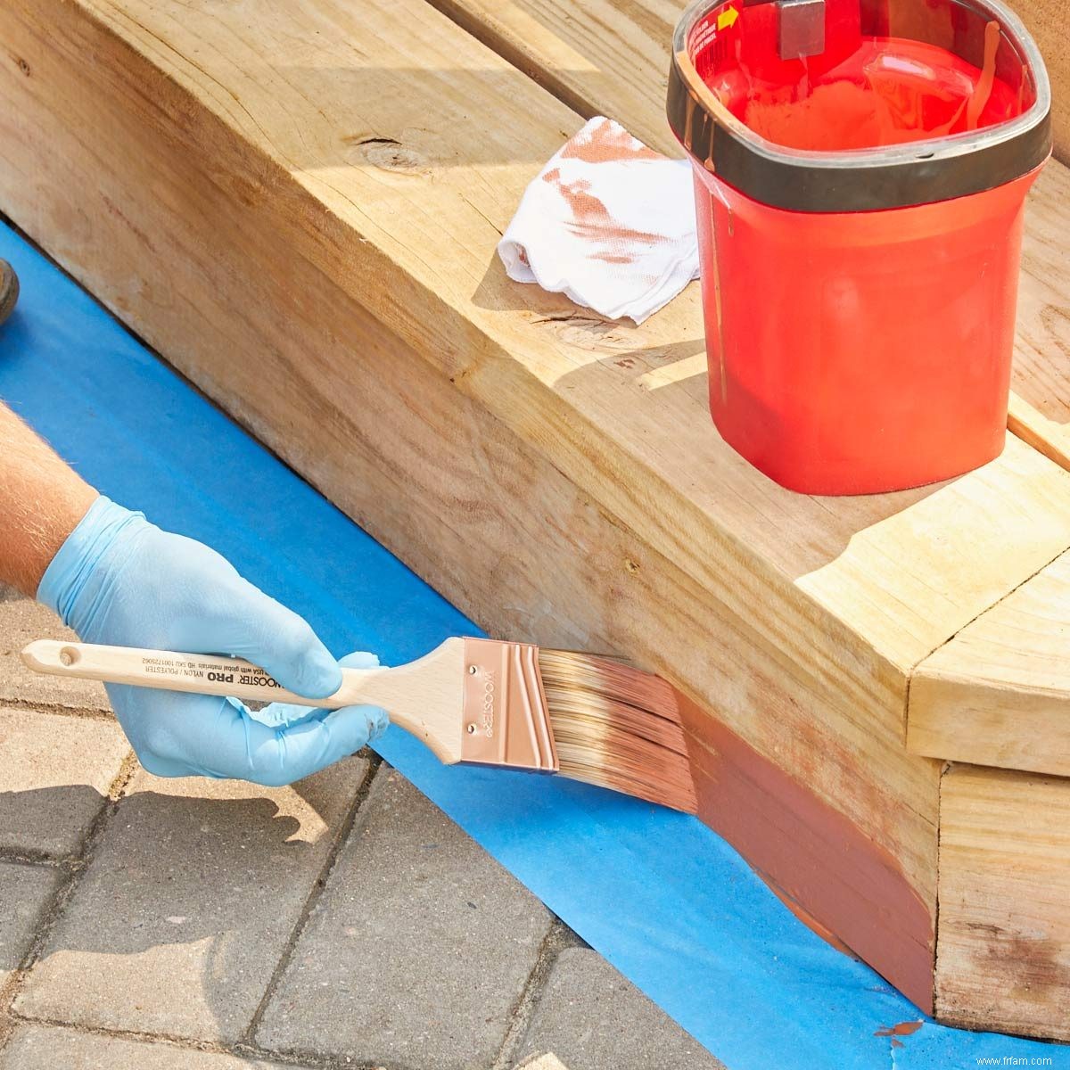 Comment revernir une terrasse avec une teinture pour terrasse à base d acrylique 