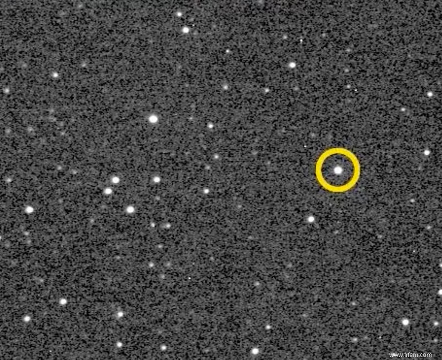 Près du trou noir scintille également dans la lumière visible 