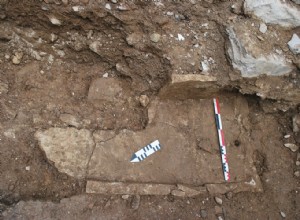 Découverte d un sarcophage du VIIe siècle 