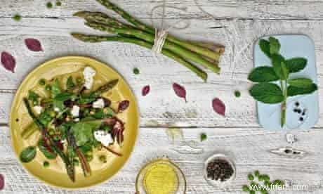 Recette des asperges grillées au chèvre, menthe et pignons de Angela Hartnett 