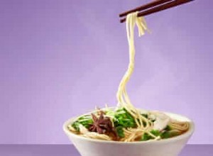 Recette de la soupe au poulet rôti et aux nouilles aux œufs de Bill Granger 