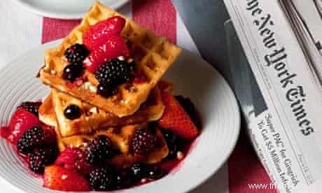 Recette Gaufres aux noisettes à la crème sure et baies chaudes 