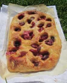 Focaccia aux cerises :amusante à préparer et à manger 