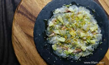 Carpaccio de daurade séchée Ben Tish à la bergamote, poutargue et coriandre 