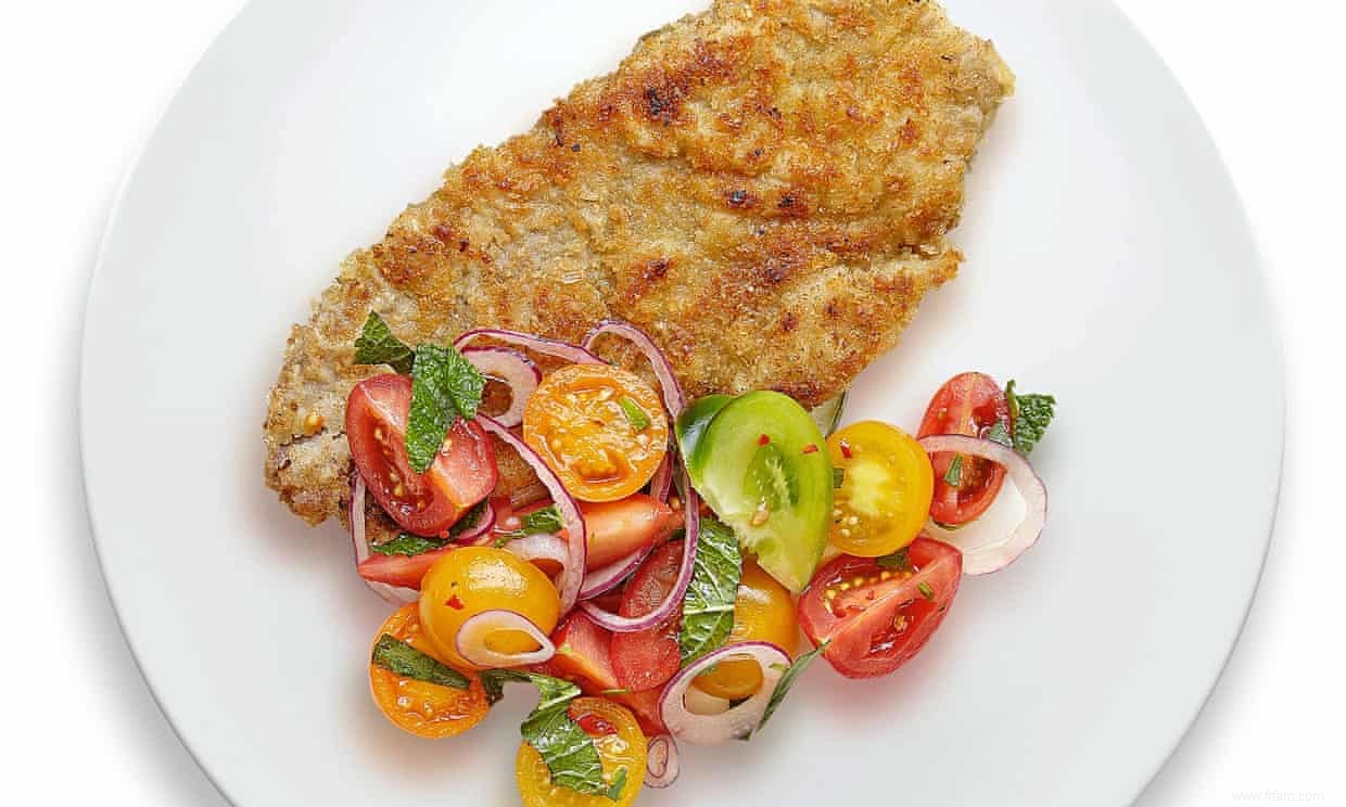 La cuisinière du week-end :les recettes de Thomasina Miers d escalopes de veau avec salade de tomates et galette pêches-basilic-vanille 