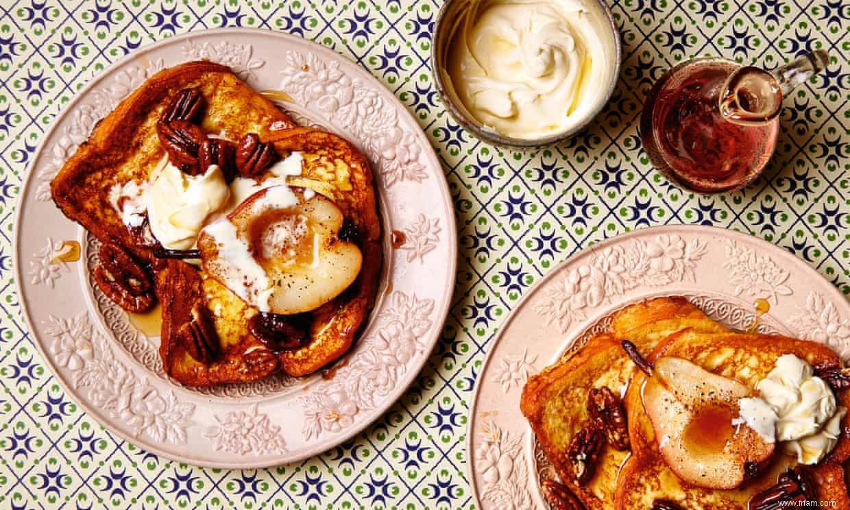 La cuisinière du week-end :les recettes de Thomasina Miers de rôti de bœuf saignant, pommes de terre à l estragon et au citron, et pain perdu aux poires rôties 