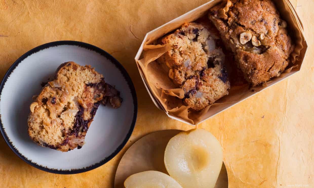 Gâteau aux coings épicés de Nigel Slater et recettes de gâteau aux poires, au chocolat et aux noisettes 