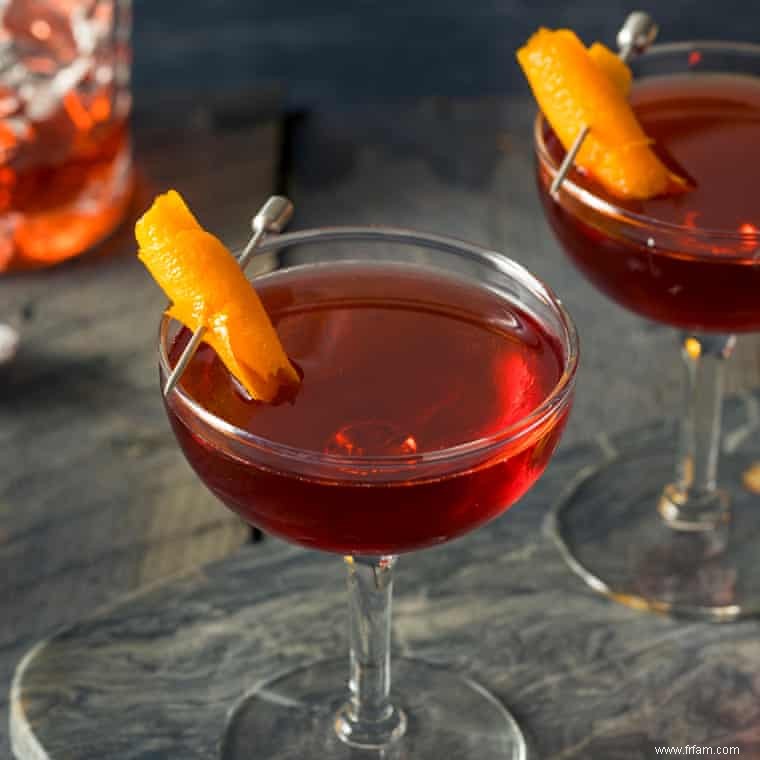 Remuez comme un assassin :cinq conseils pour préparer des cocktails haut de gamme à la maison 