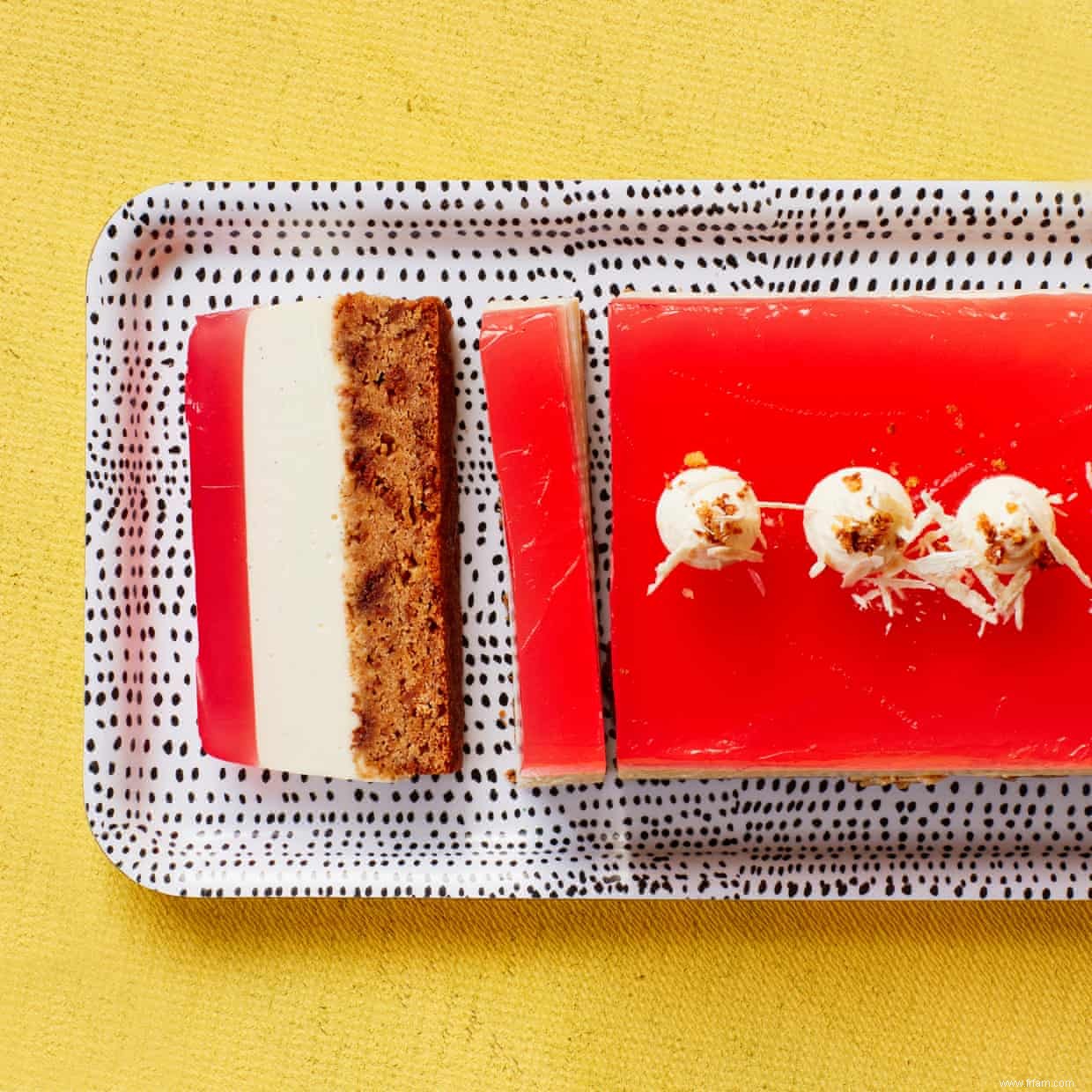 La recette de la terrine de panna cotta à la rhubarbe et au miel de Liam Charles 