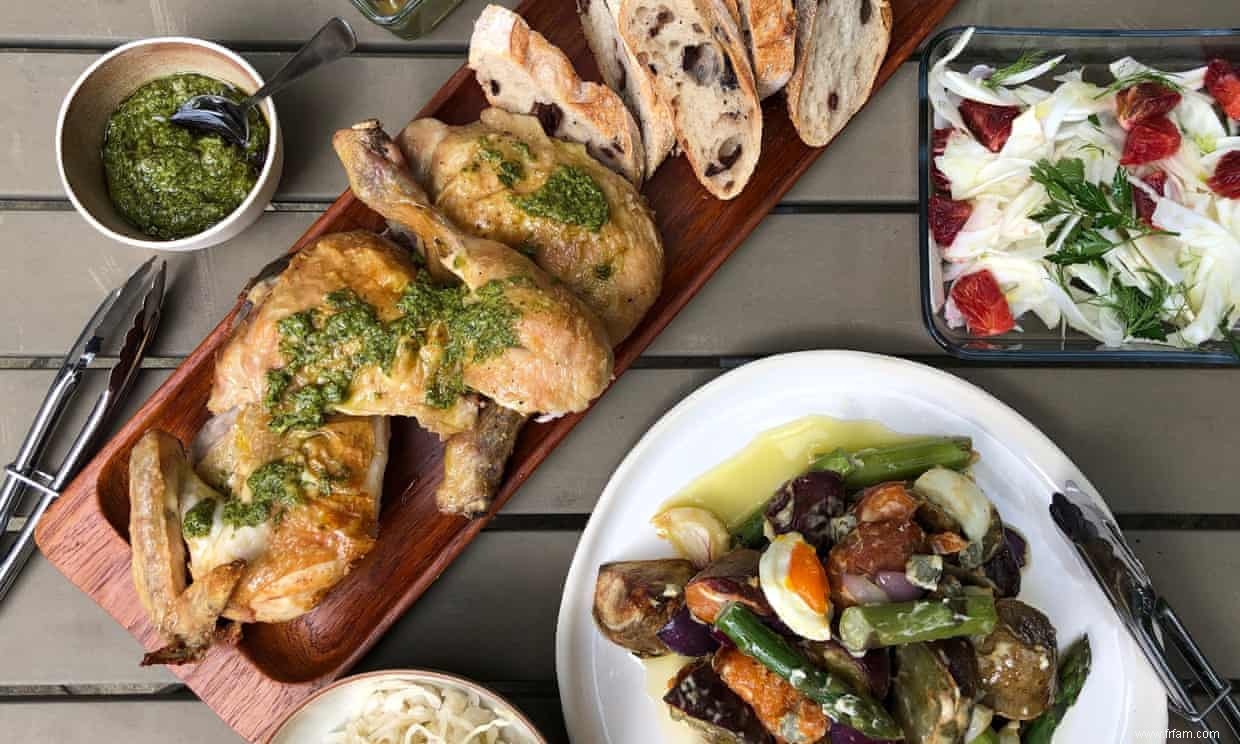 Table de pâturage de printemps au poulet de Jackie Middleton avec recette de salsa verde 