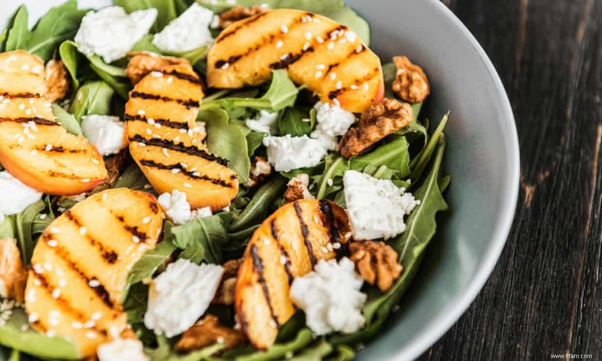 Lapidez-moi ! 17 façons avec des pêches et des nectarines - de délicieuses compotes à une salade de freekeh 