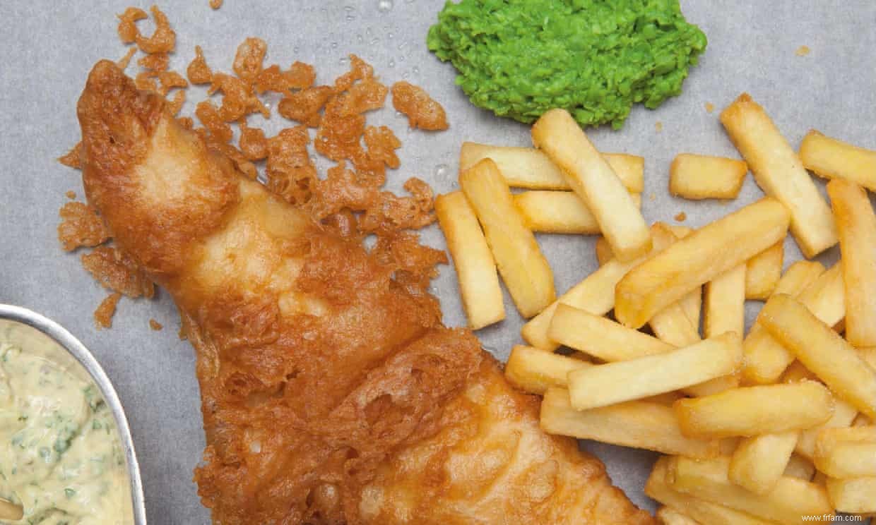 Fish and chips et purée de pois à la menthe par Tim Hughes 