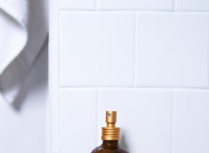 Éloignez la moisissure et la moisissure avec un spray nettoyant naturel pour la douche 