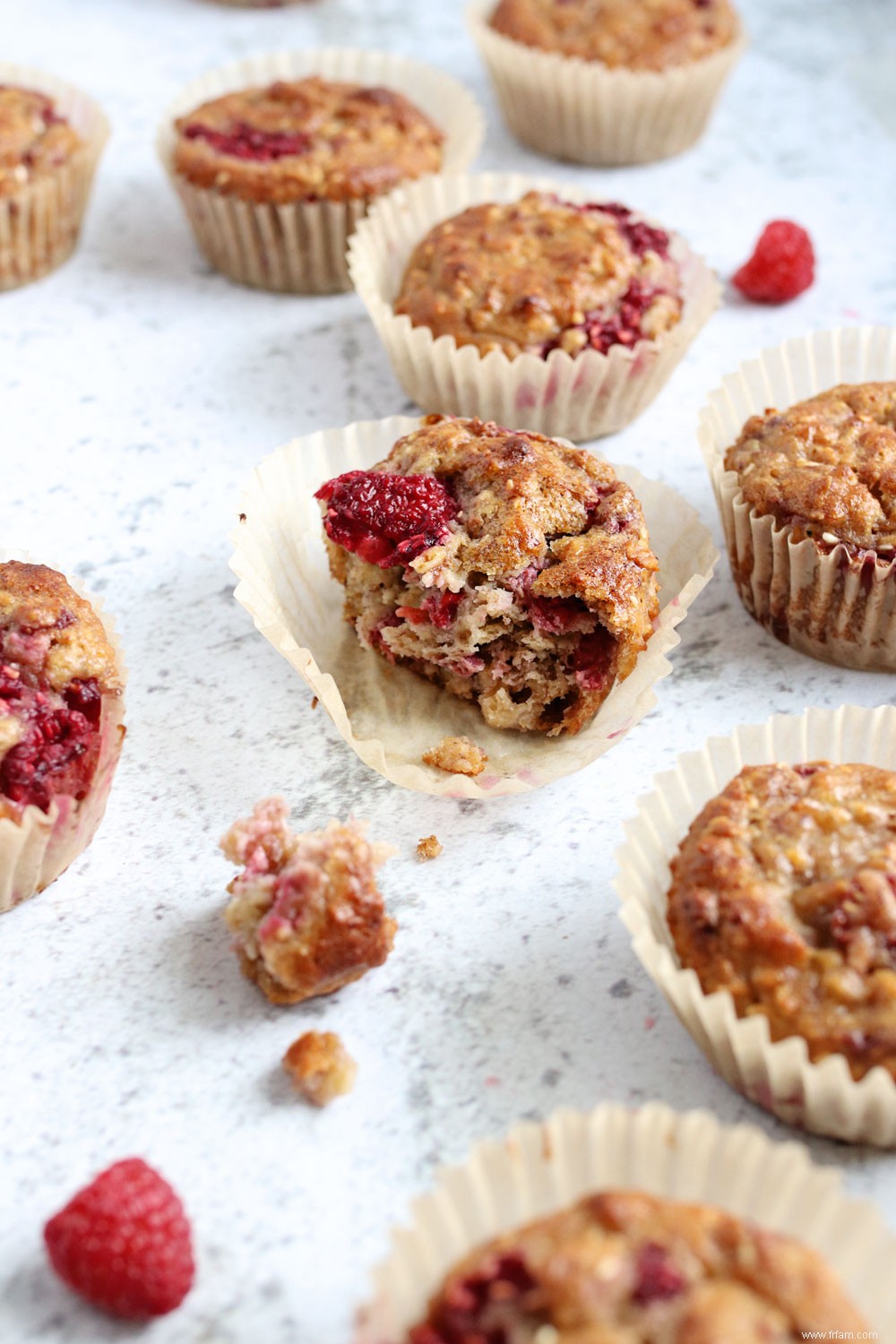 Muffins au chanvre, à l avoine, aux framboises et aux bananes sucrés au miel 