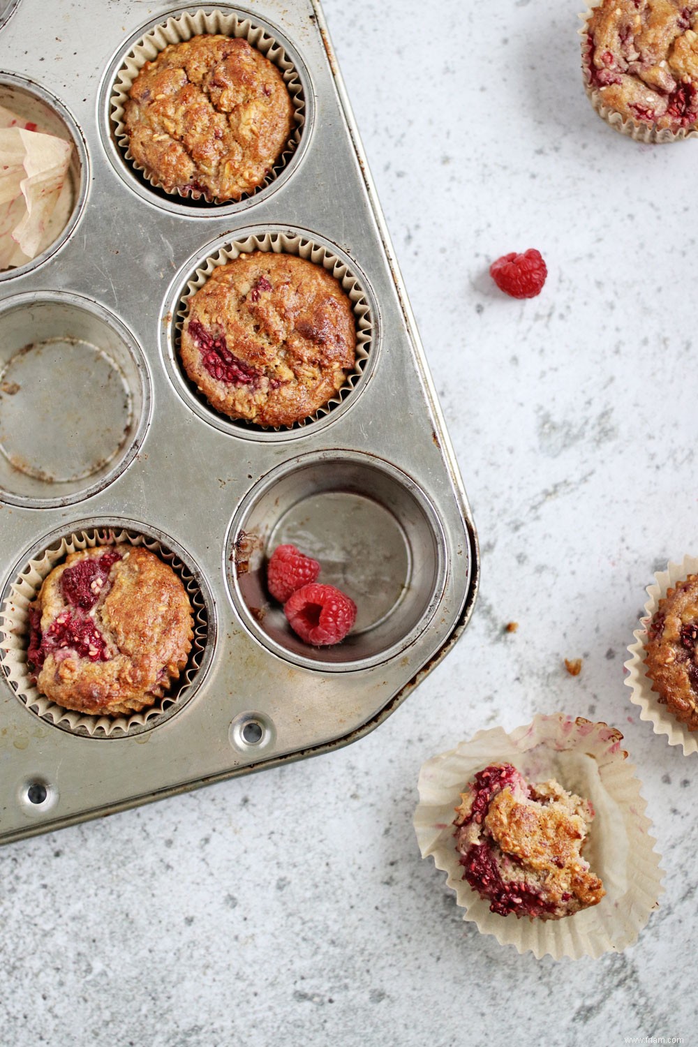 Muffins au chanvre, à l avoine, aux framboises et aux bananes sucrés au miel 