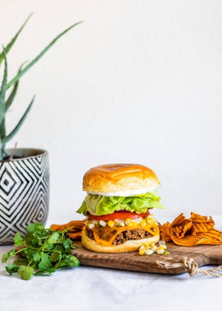 Burgers aux haricots noirs et chipotle + Conseils pour griller des galettes de hamburgers végétariens maison 