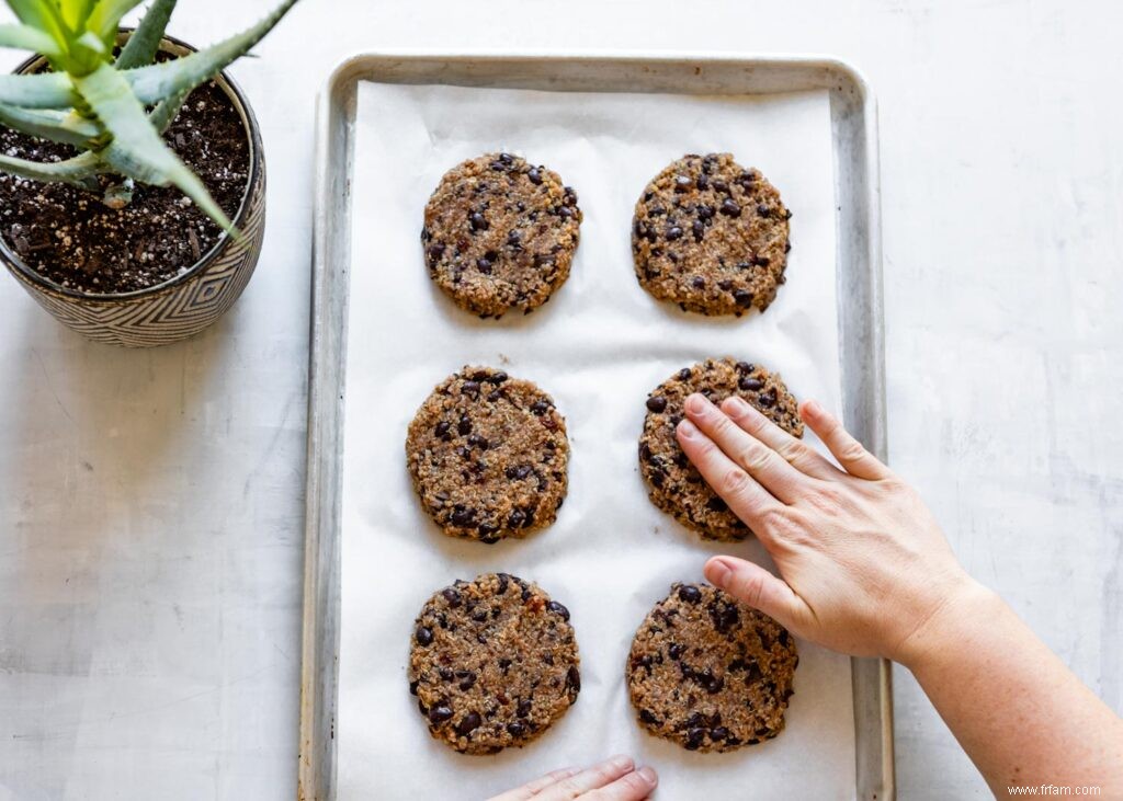 Burgers aux haricots noirs et chipotle + Conseils pour griller des galettes de hamburgers végétariens maison 