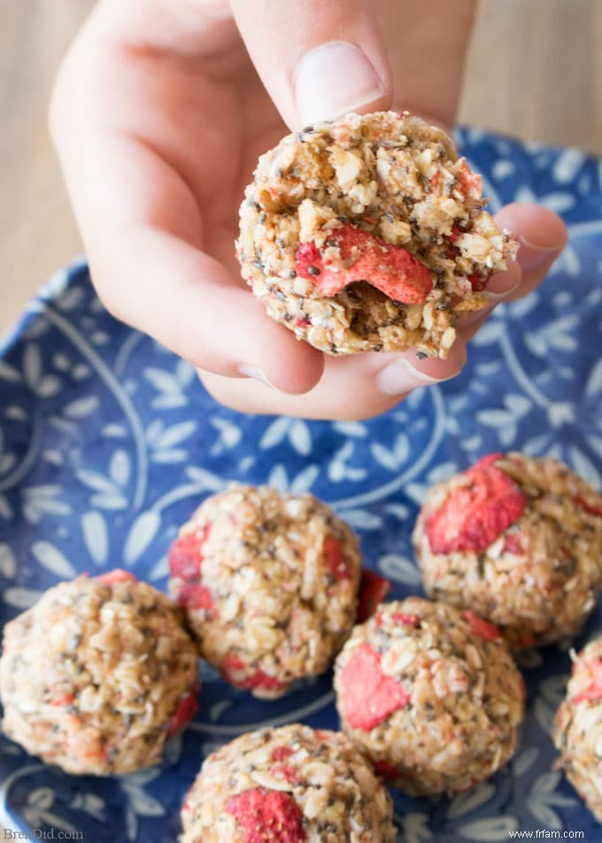 Boules d énergie croustillantes à la fraise… Collation saine sans cuisson pour les enfants 