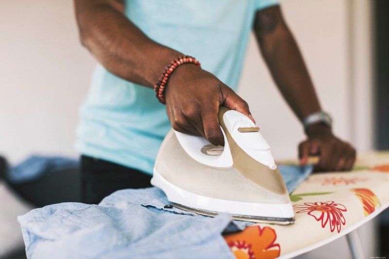 Défroisseur ou fer à repasser :quel est le meilleur pour vos vêtements ? 