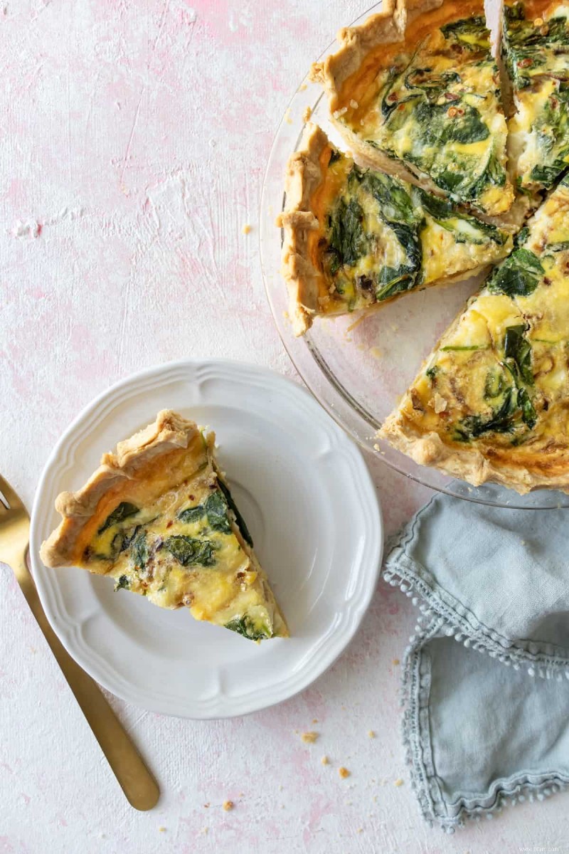 Quiche aux oignons caramélisés et aux épinards 