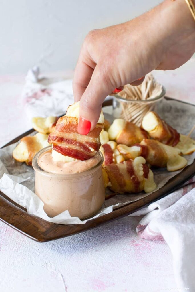 Bouchées de plantain enveloppées de bacon et de fromage 