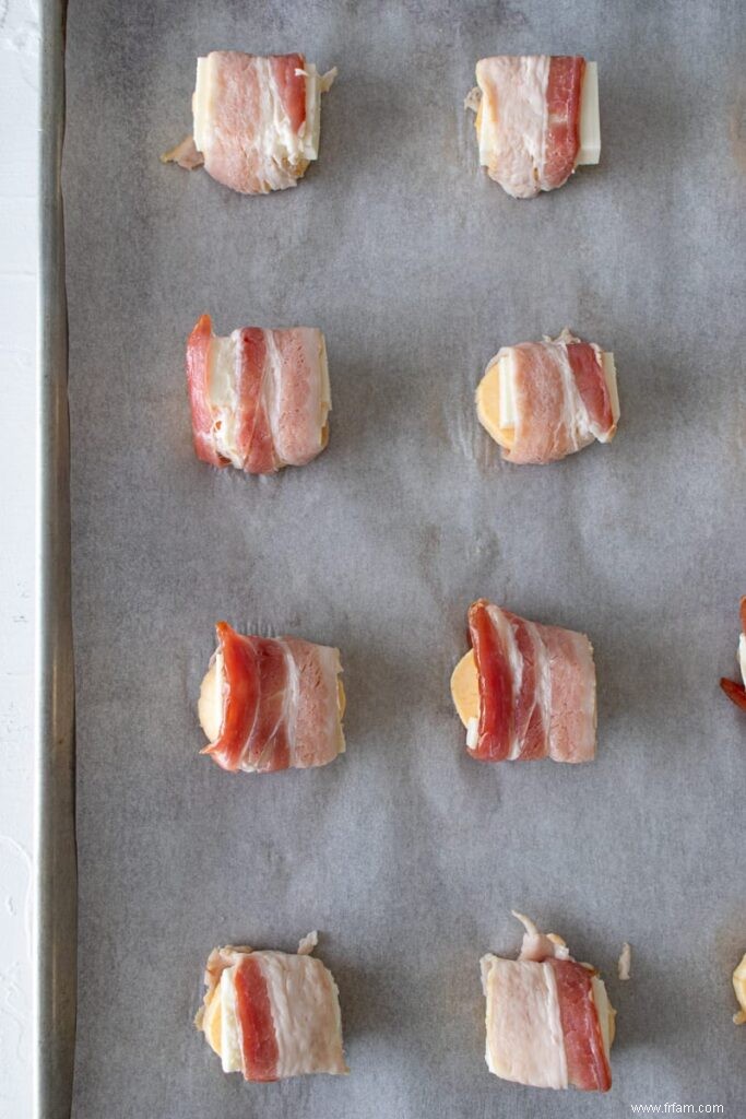 Bouchées de plantain enveloppées de bacon et de fromage 