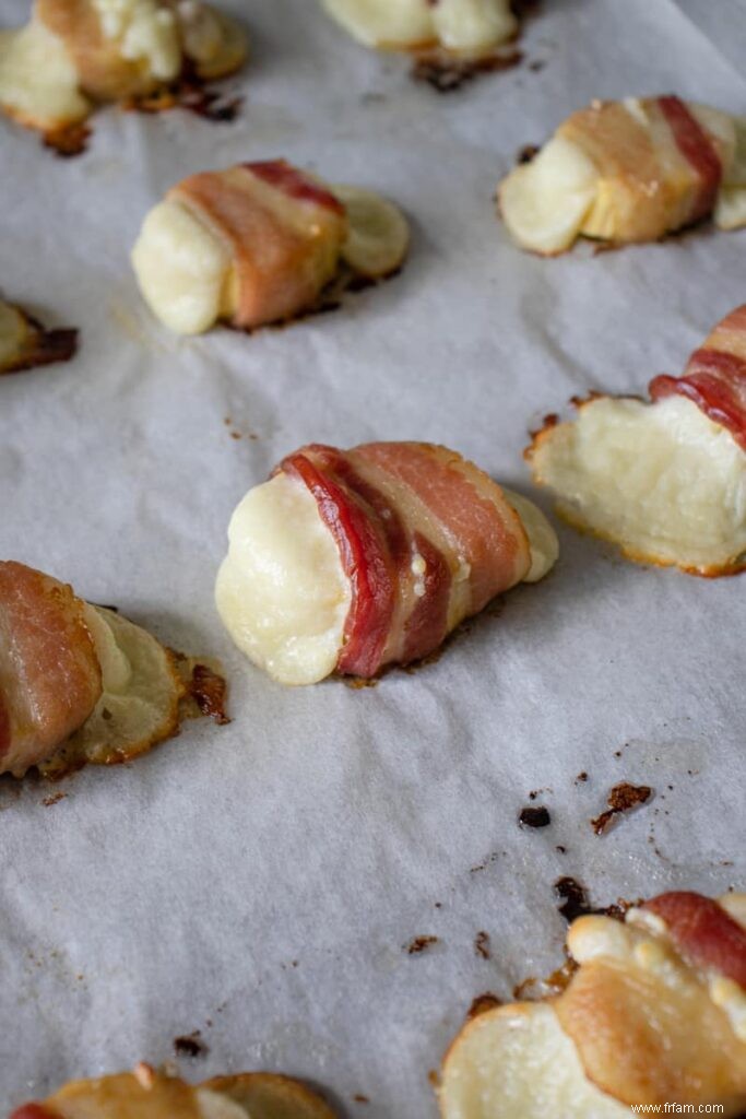 Bouchées de plantain enveloppées de bacon et de fromage 