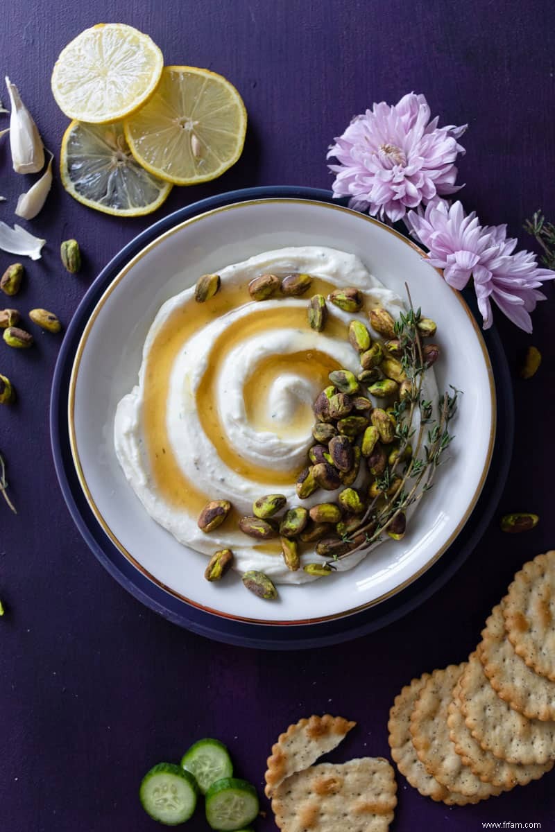 Trempette feta fouettée au miel et aux pistaches 