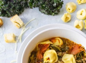 Soupe rustique aux tortellinis avec saucisse italienne et chou frisé 