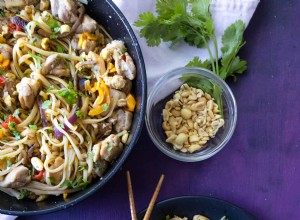 Pad thaï épicé au poulet sain 