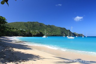 Les 5 meilleures raisons d explorer les îles du Vent en yacht 