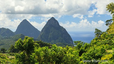 Les 5 meilleures raisons d explorer les îles du Vent en yacht 