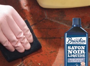 Entretenir et faire briller les sols anciens avec du savon noir