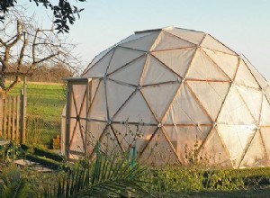Fabriquer une serre à dôme en bois et polyane