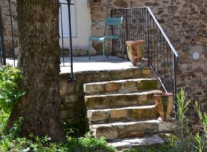 Maçonner une terrasse suspendue et son escalier